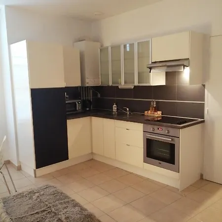 Studio Dans Vieux Magasin 1800 Appartamento