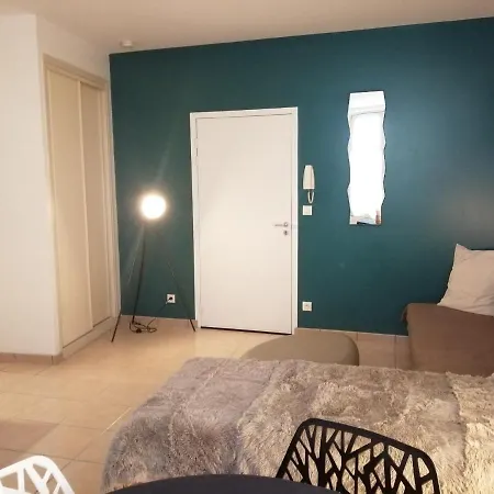 Studio Dans Vieux Magasin 1800 Appartamento