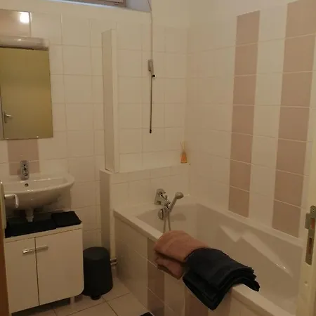 Studio Dans Vieux Magasin 1800 Appartamento