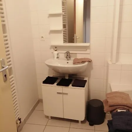 Studio Dans Vieux Magasin 1800 Appartamento
